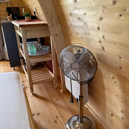 Polderpods of Tipi naast stad - Buitenplaats Molenwei Leidschendam