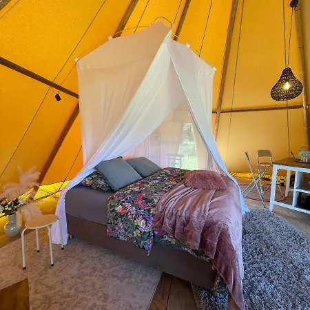 Campsite Polderpods Of Tipi Naast Stad - Buitenplaats Molenwei Leidschendam